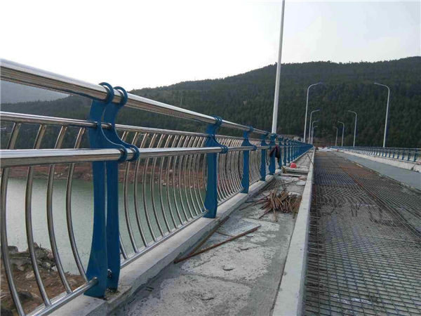 朝阳不锈钢桥梁护栏的特点及其在桥梁安全中的重要作用